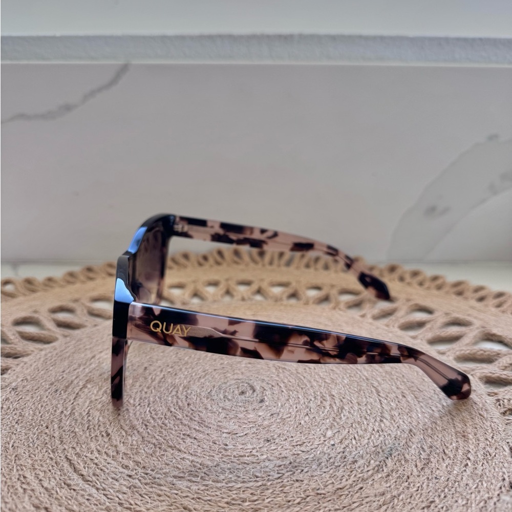 🕶️ QUAY After Hours Mini Sunglasses — Black to Tortoise Fade Frame - Picture 2 of 3